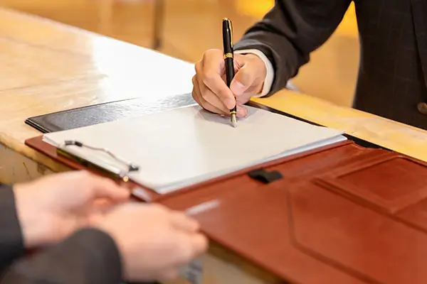 虾的肠线在哪个位置